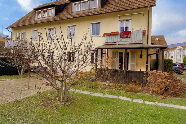 EG Wohnung rechts mit Vorbau 